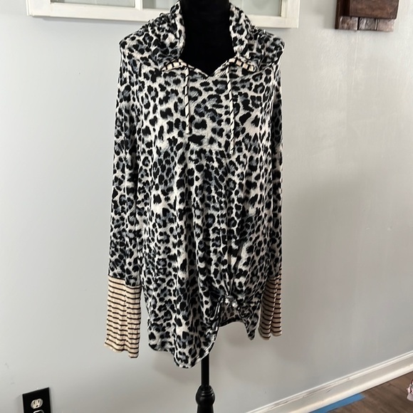 Sew in Love Leopard Print Stripe Sleeves Lightweight Hooded Top size XL - Picture 2 of 9